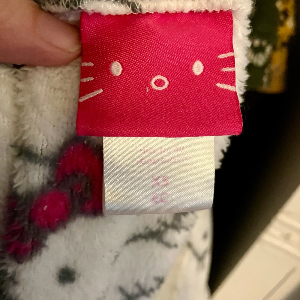 Hello Kitty Fleece Robe Wrap - Picture 4 of 4